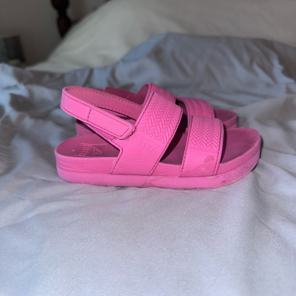 Reef girls pink sandals size 10 little kids